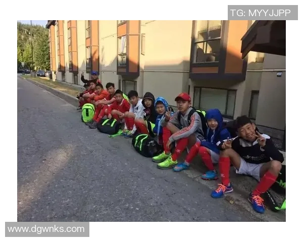 影剧足球明星的妻子们背后的故事与生活点滴揭秘